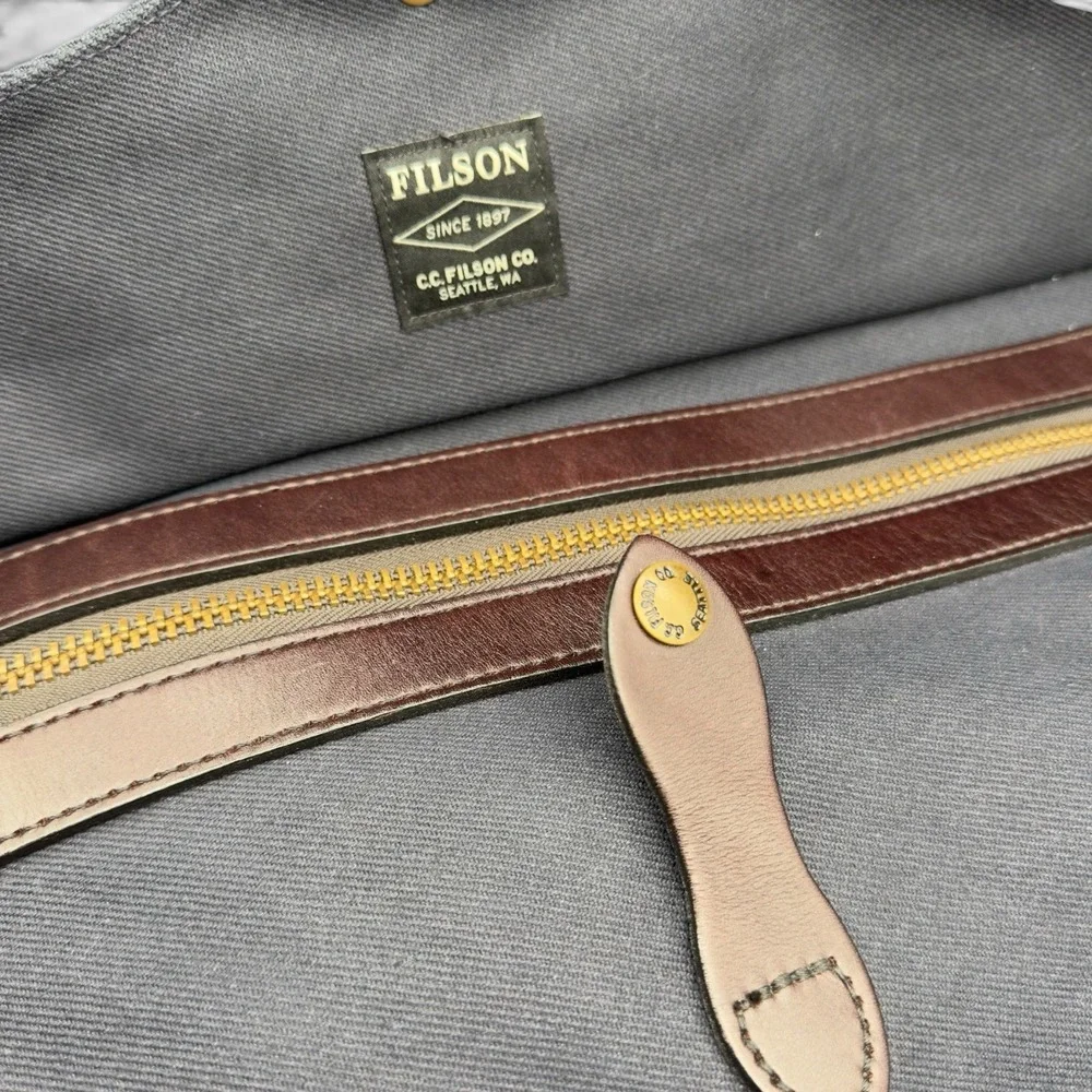 Filson Medium Rugged Twill Duffle Bag Navy Blue Leather Trim Travel Weekender